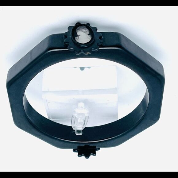 Set of Vintage Black Bakelite Mourning Bangle Bracelets with Cameo Accents - Picture 13 of 16